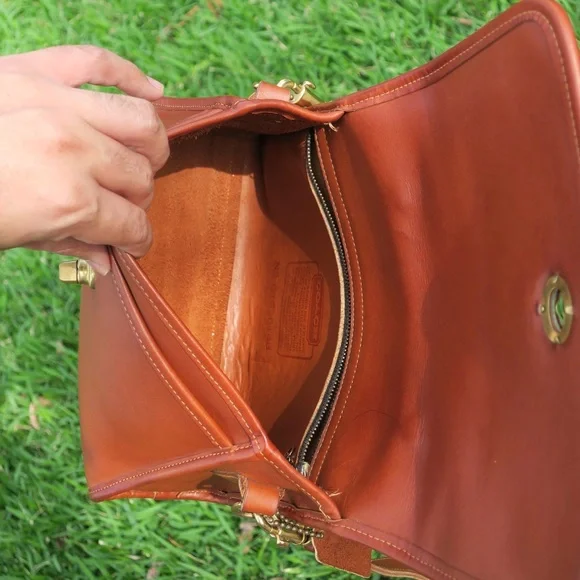 Vintage Coach Court Bag #9870 British Tan Leather | USA Made - Picture 10 of 14